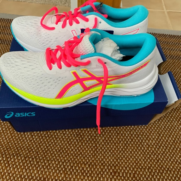 Women’s ASICS Size 6 NEW WITH TAGS!!! - Picture 2 of 4
